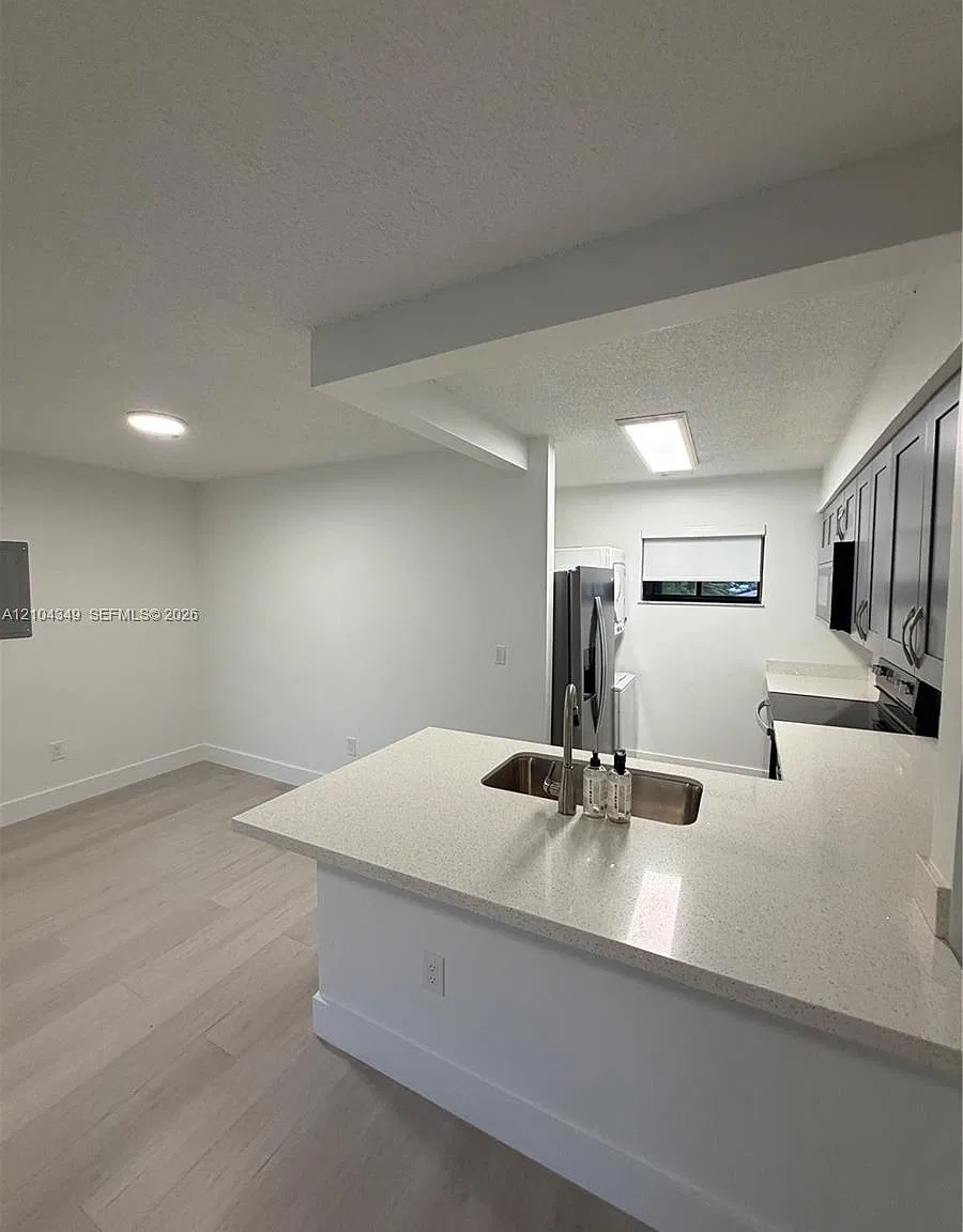 4345 W 12th Ln — Photo 3