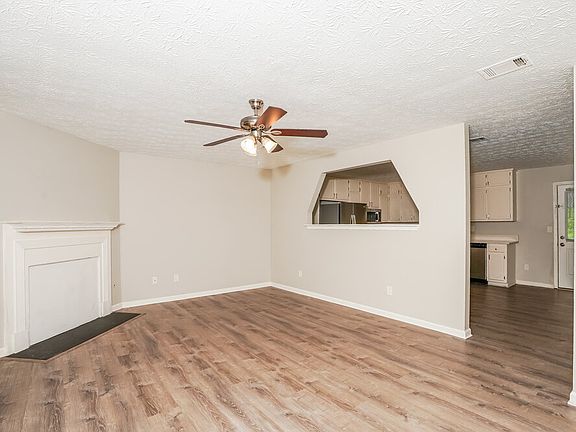 5th image of 915 Walnut Creek Ln