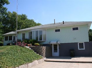 5105 Fairhaven Rd, Davenport, IA 52807