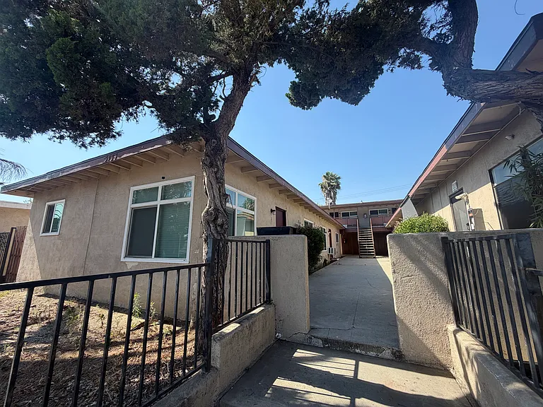 5174 San Bernardino St #C — Photo 1