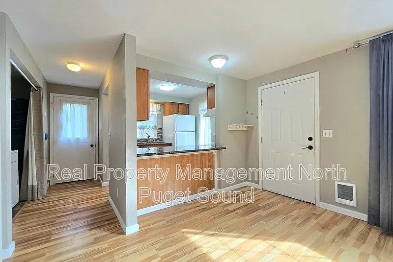 2 bed, 1.0 bath, 832 sqft, $2,295 — Photo 3