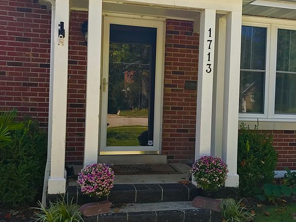 3rd image of 1713 Hayselton Dr