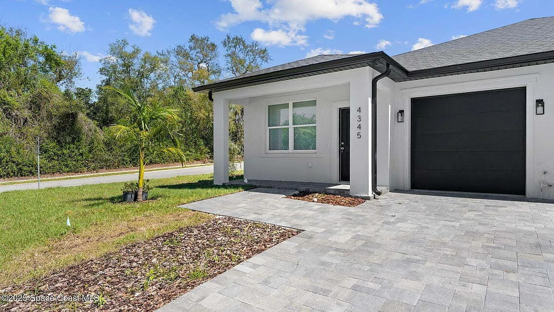 3 bed, 2.0 bath, 1137 sqft, $1,900 — Photo 1