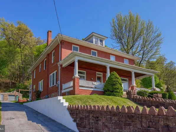 292 E Main St, Adamstown, PA 19501