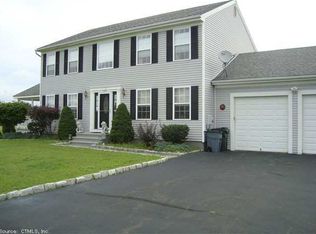 21 Colonial Heights Rd, North Haven, CT 06473