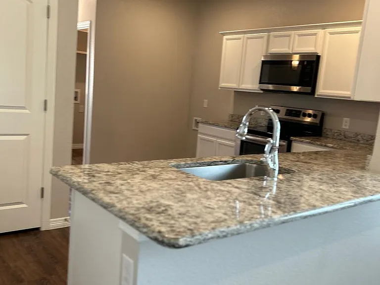 100 Arnold Ave — Photo 4