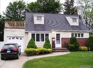 986 W Shelley Rd, Bellmore, NY 11710