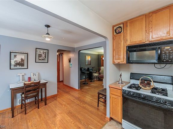 5th image of 14712 Harley Ave