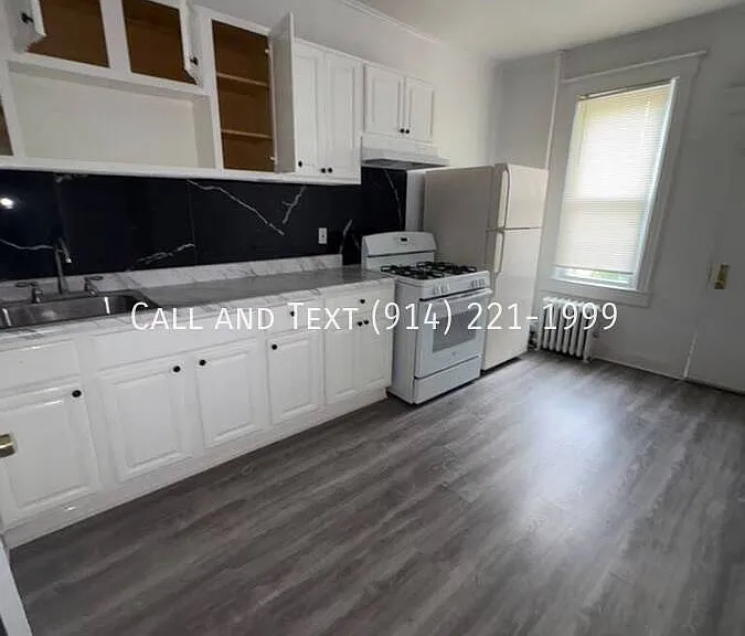 127 Stanley Ave — Photo 2
