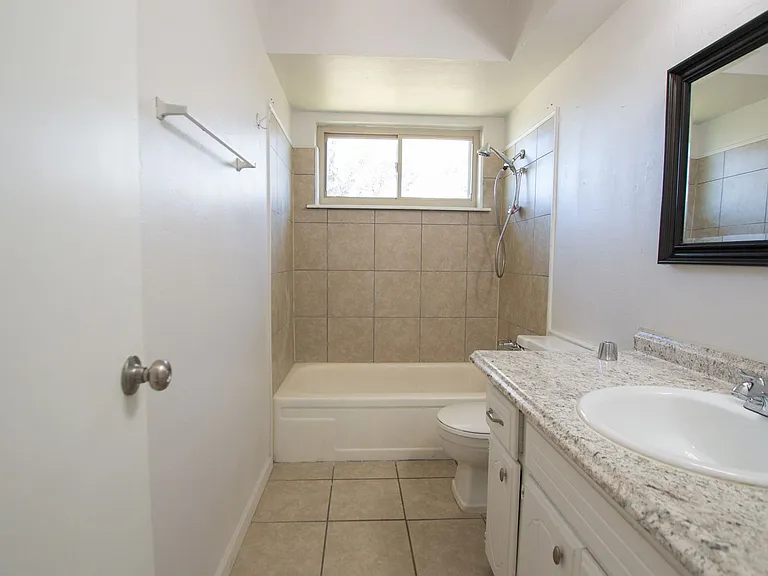 224 S Bouziden Dr — Photo 27