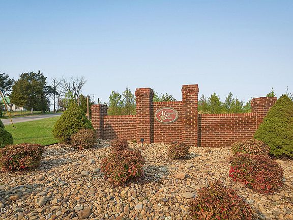 3rd image of 410 Garden Meadow Dr
