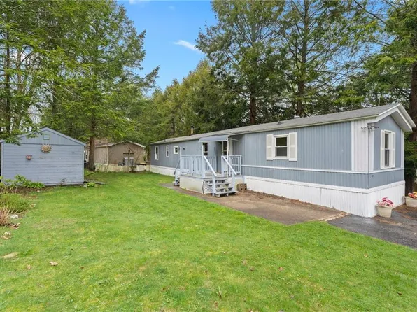 30 Oak Ter, Burrillville, RI 02839