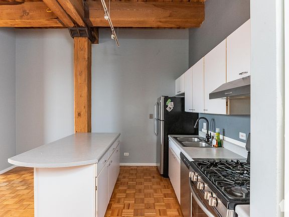 2nd image of 4745 N Ravenswood Ave Floor T305