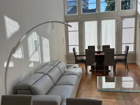 (undisclosed Address), Toronto, ON M5R 2S4