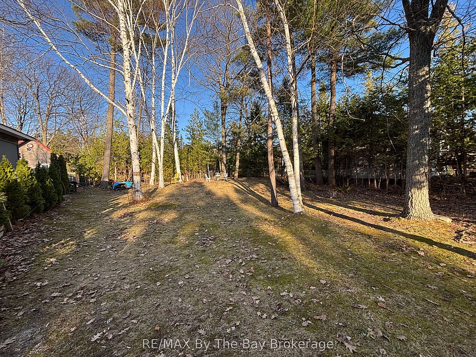 1st image of 44 River Rd E