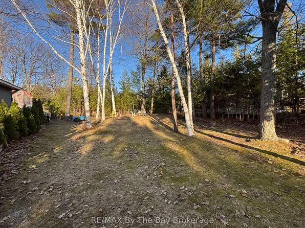 44 River Rd E, Wasaga Beach, ON L9Z 2L1
