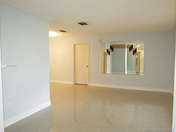4th image of 327 NW 41st Way