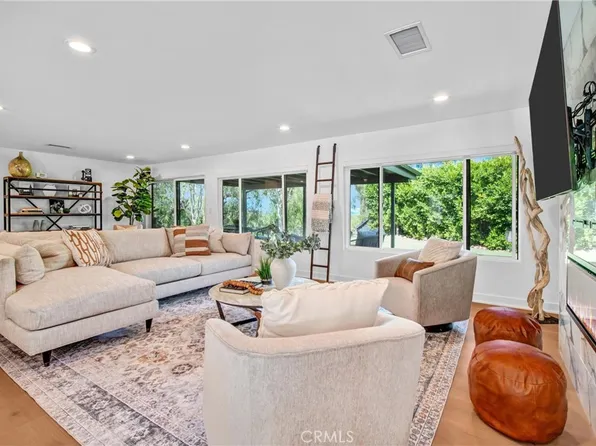 2166 La Granada Dr, Thousand Oaks, CA 91362
