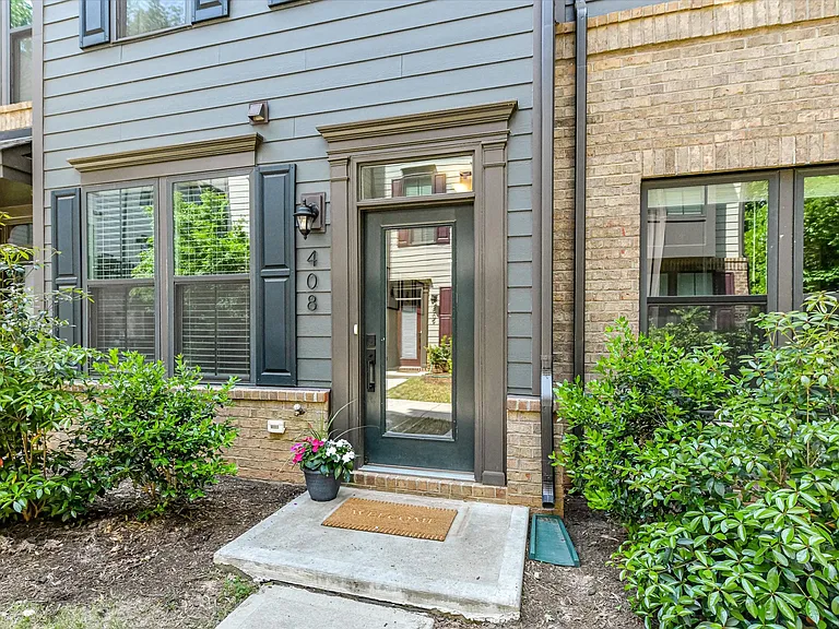 408 Tristram Ln — Photo 32