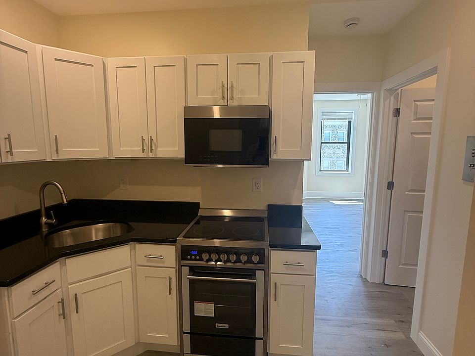 1st image of 40 Symphony Rd APT 2