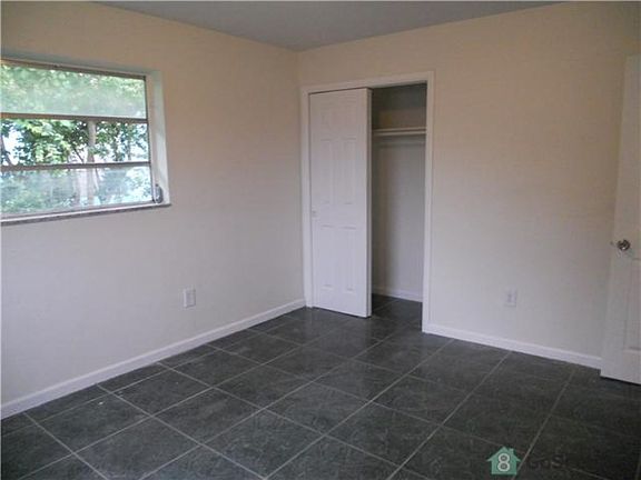 3rd image of 3601 SW 39th Ave