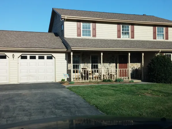 250 Carriage Ln, Troutville, VA 24175