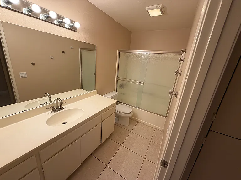 211 Woodland Pkwy #112 — Photo 8
