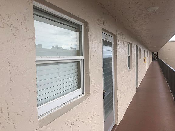 3rd image of 729 Lori Dr APT 206