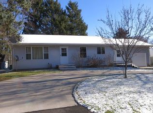 1604 N Oakwood Rd, Oshkosh, WI 54904