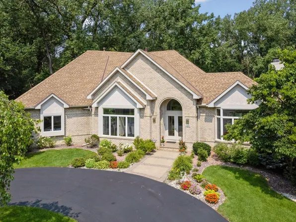 689 Brookside Ln, Mendota Heights, MN 55118