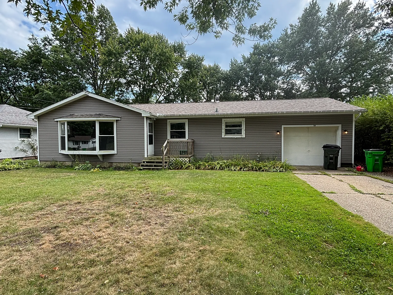 3 bed, 1.5 bath, 1262 sqft, $1,640 — Photo 1