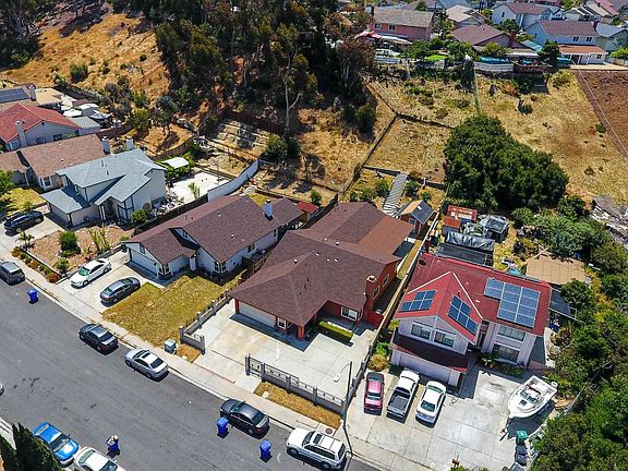 2nd image of 5811 Cervantes Ave