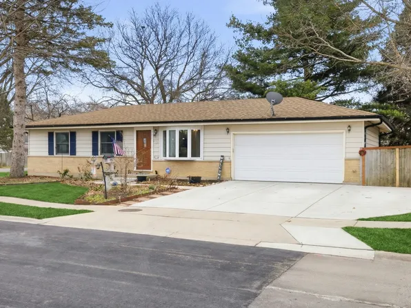 201 W Streamwood Blvd, Streamwood, IL 60107