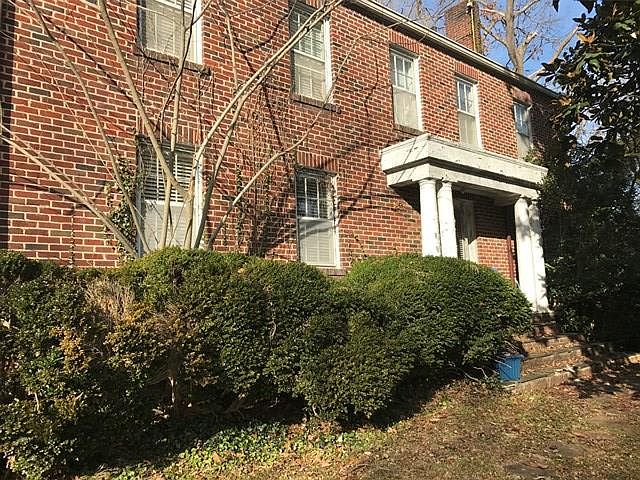 1st image of 611 8th St