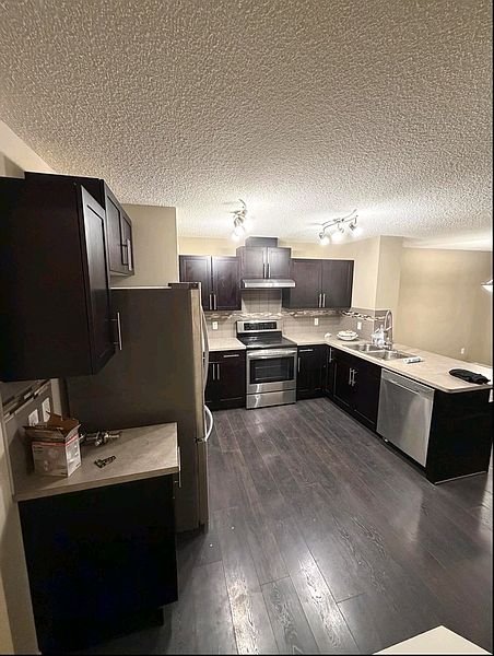 Edmonton House for rent - 4 Bedrooms — photo 2