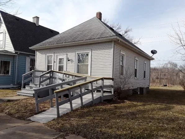 304 E 4th St, Depue, IL 61322