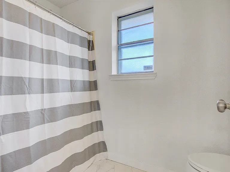 3945 Cheryl St — Photo 15