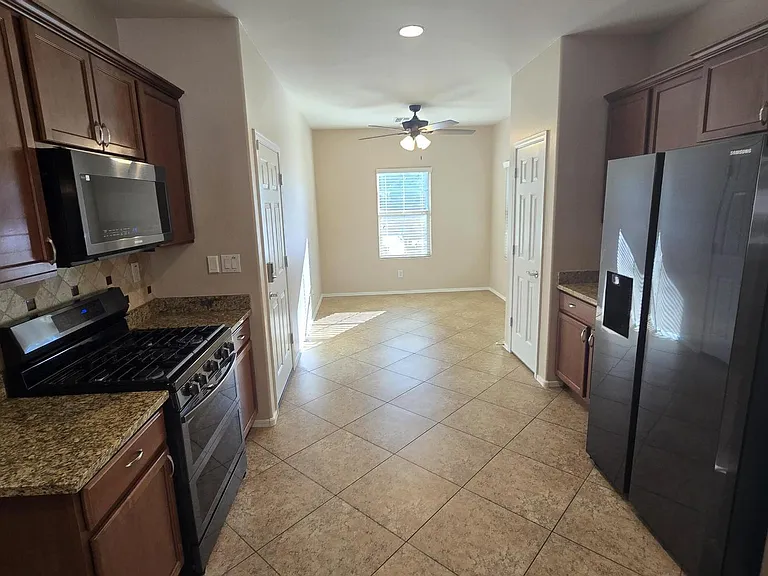 10826 W Avenida Del Rey — Photo 5