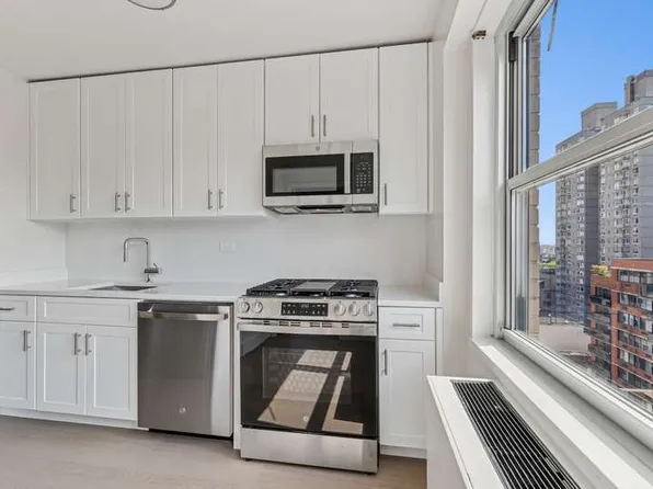 1520 York Avenue image 7 of 14