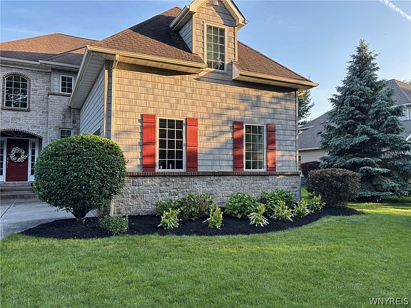 3rd image of 622 Paradise Rd