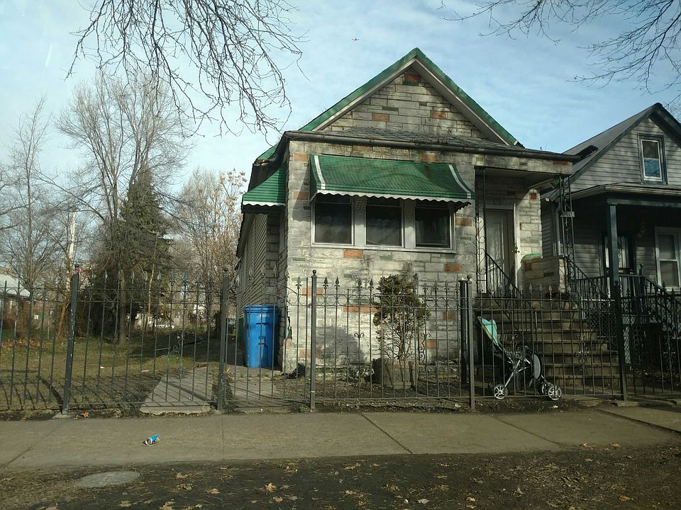 2nd image of 640 W 61st Pl