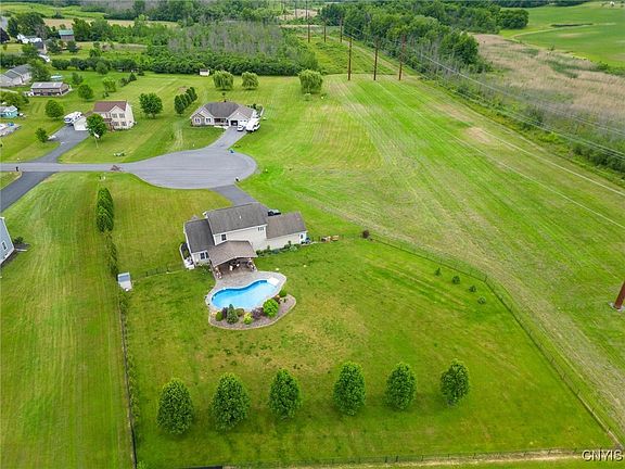 3rd image of 5 Butler Dr