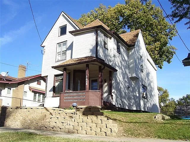 2628 N Peoria Ave photo 1
