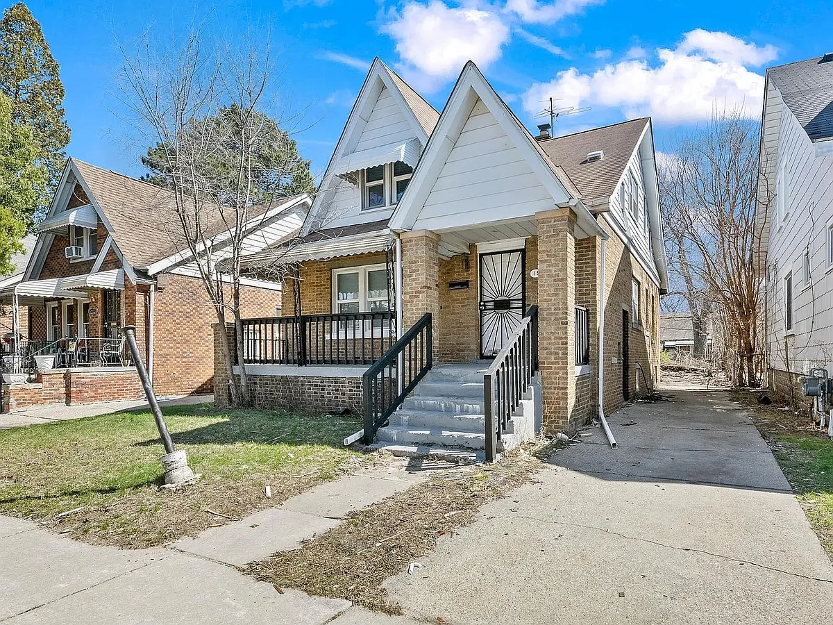 Building Photo - 15740 Hartwell St