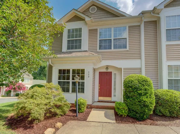 998 River Run Dr, Charlottesville, VA 22901