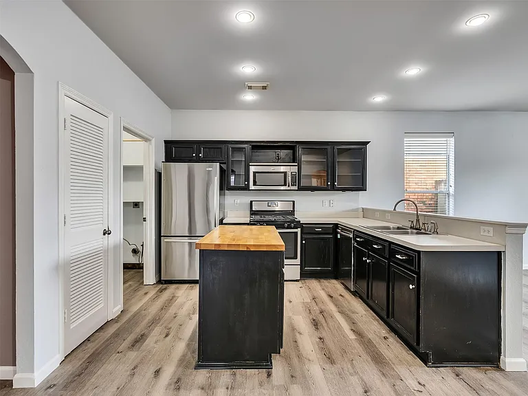 1906 Cameo Ct — Photo 12