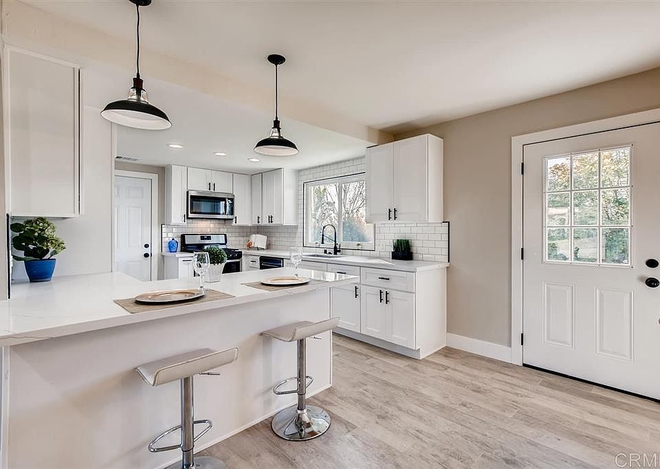 2nd image of 1018 Lonsdale Dr