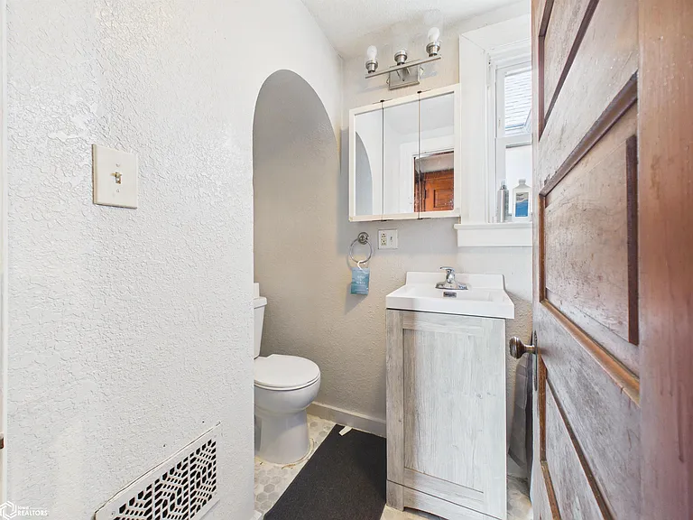 717 Franklin St — Photo 8