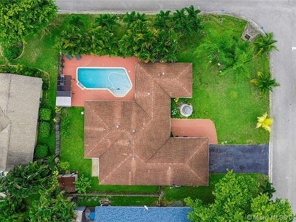 5th image of 11258 NW 43rd Ct