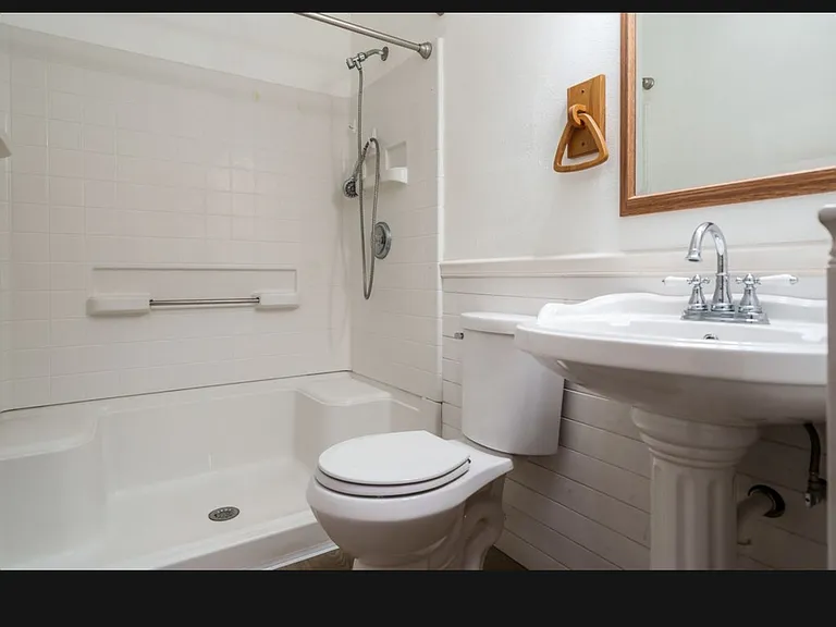 4315 Oconnell St — Photo 9